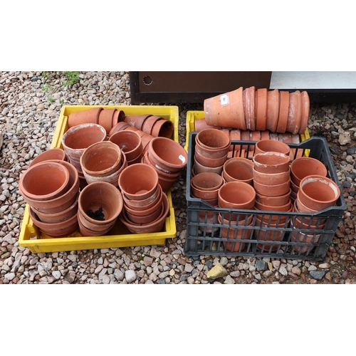 581 - Collection of terracotta pots