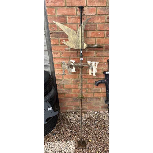 607 - Golden goose weather vane - Approx height: 165cm