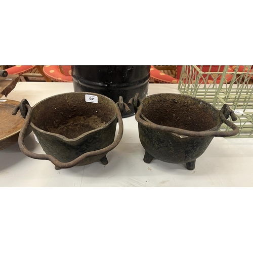 641 - 2 cast iron smelting pots