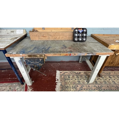 693 - Work bench - Approx size: W: 150cm D: 80cm H: 77cm