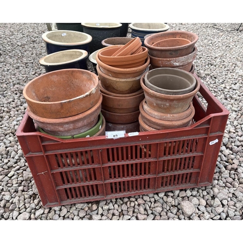 85 - Collection of small terracotta plant pots