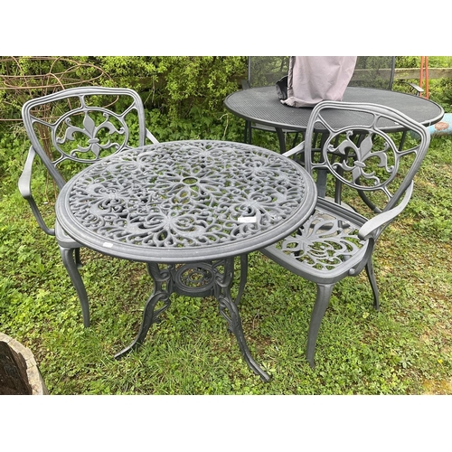 96 - Aluminium garden table with 2 chairs