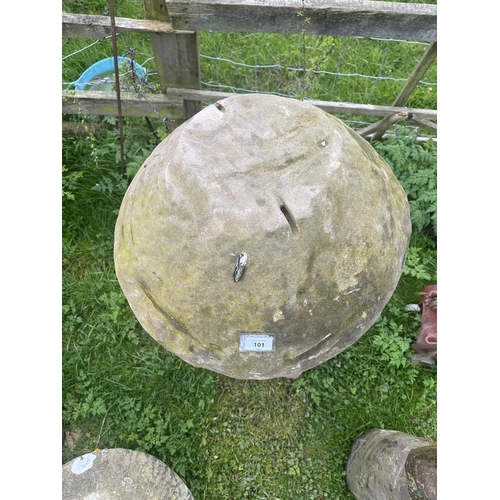 101 - Tall antique staddle stone - Approx height: 132cm