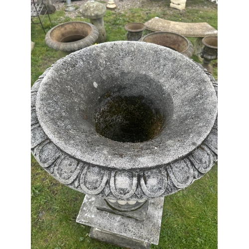 113 - Large impressive vintage stone urn from theDavid Sharp studio - Approx height: 145cm