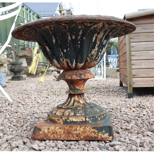 349 - Old cast-iron pedestal planter