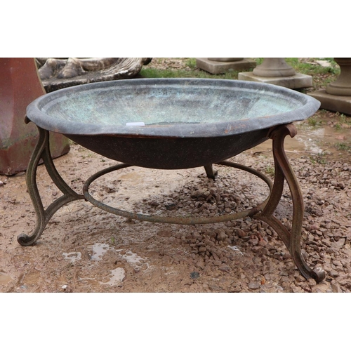 547 - Metal firepit/planter on base - Approx D: 72cm  H: 36cm