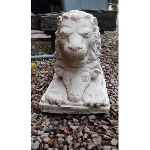 582 - Stone lion figure