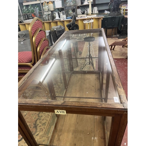 647 - Very large museum display case - Approx size: W: 183cm D: 71cm H: 102cm