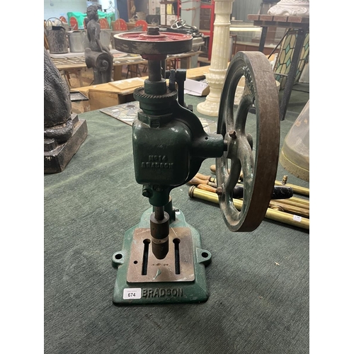 674 - Vintage handcranked pillar drill