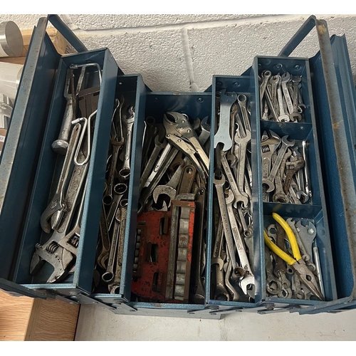 702 - Good collection of tools in 6 tool boxes