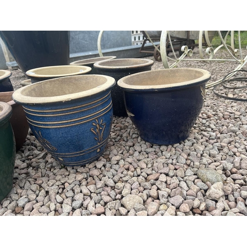 86 - 14 small glazed plant pots