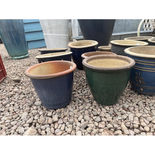 86 - 14 small glazed plant pots