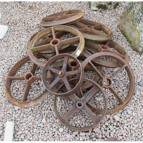 157 - Large collection of metal shepherd huts wheels