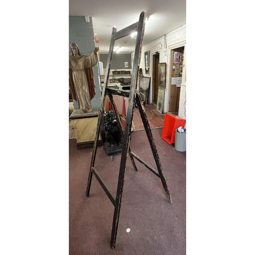 366 - Large artist easel