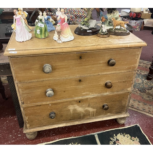 411 - Antique pine chest of 3 drawers - Approx size: W: 95cm D: 52cm H: 85cm