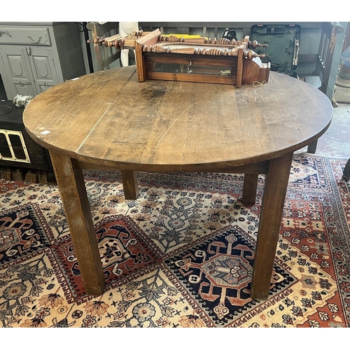 433 - Circular dining table