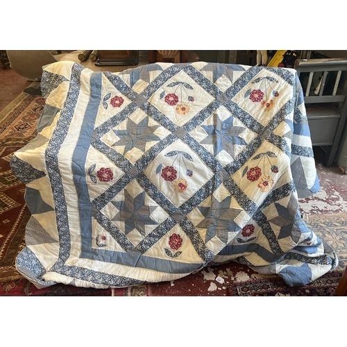 440 - Large quilted patchwork bedspread - Approx 210cm x 210cm