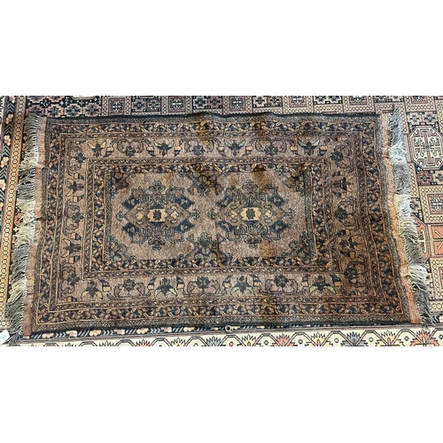 465 - Vintage Persian nomad wool hand woven rug - Approx size: 137cm x 76cm