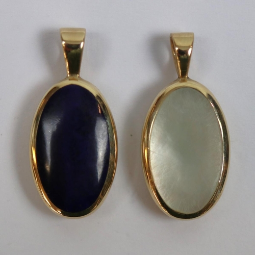 79 - 2 9ct gold reversable pendants set with onyx & mother-of-pearl