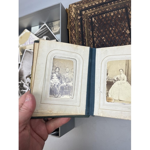 253 - Collection of Victorian photographs and postcards