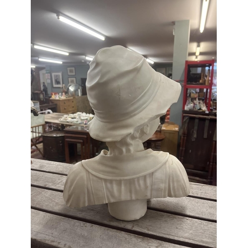 261 - Marble bust of boy wearing a hat - Approx height: 32cm