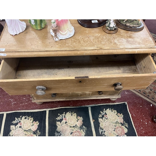 411 - Antique pine chest of 3 drawers - Approx size: W: 95cm D: 52cm H: 85cm