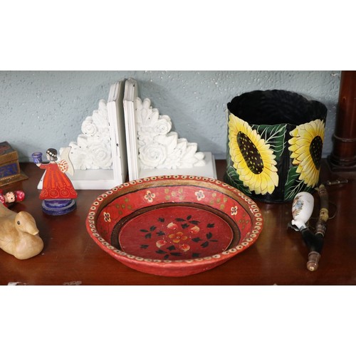 214 - Collection of decorative painted items to include papier-mache bowl, wooden ducks etc.