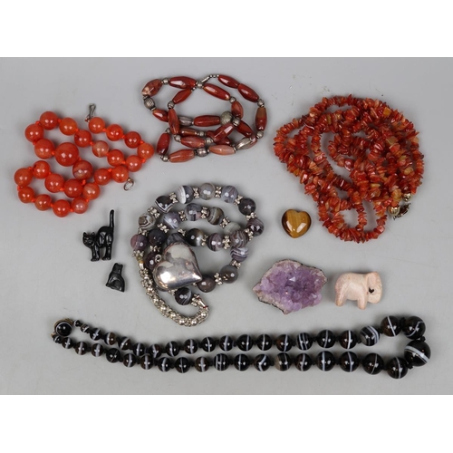 100 - Banded agate & facet cut agate necklaces together with 3 carnelian necklaces, amethyst, crystal ... 