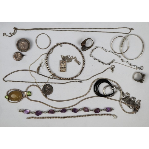 101 - Nice collection of silver jewellery to include necklaces, bracelets etc