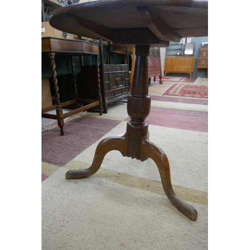 252 - Georgian tripod table - Approx D: 71cm