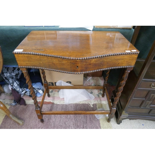 256 - Early 20thC oak cutlery table with barley twist legs and original lining