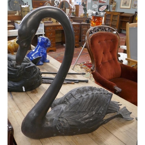 271 - Fine pair of bronze swans, height of tallest: 63cm