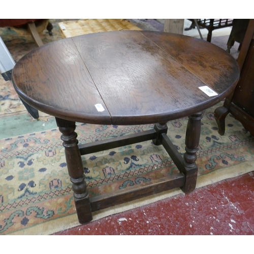 280 - Small oak drop leaf coffee table