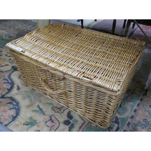 281 - Wicker basket containing linen and lace etc