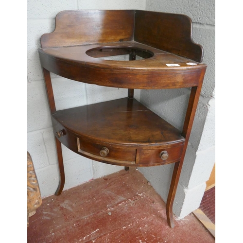 310 - Georgian corner wash stand