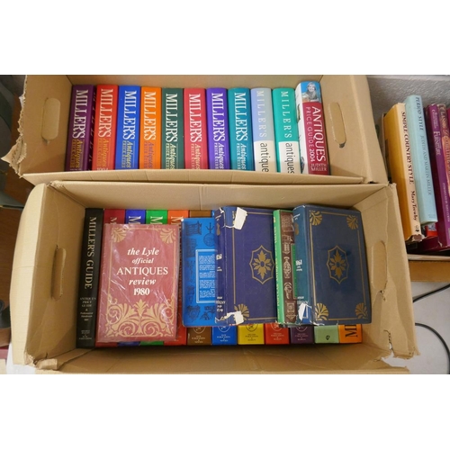 319 - Collection of books and catalogues on antiques