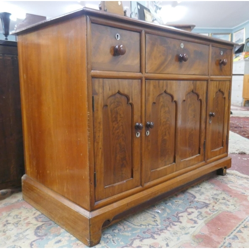 372 - Victorian mahogany 3 door mother-of-pearl inlay chiffonier - Approx size: W: 109cm D: 58cm H: 89cm