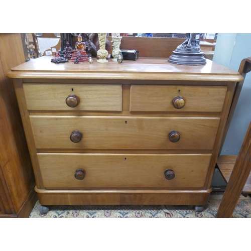 377 - Mahogany chest of 2 over 2 drawers on casters - Approx size: W: 107cm D: 52cm H: 98cm