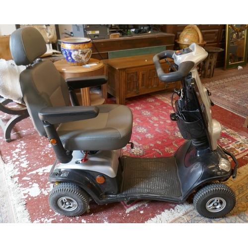 435 - GEO8 mobility scooter together with charger, cover and spare handle in working order