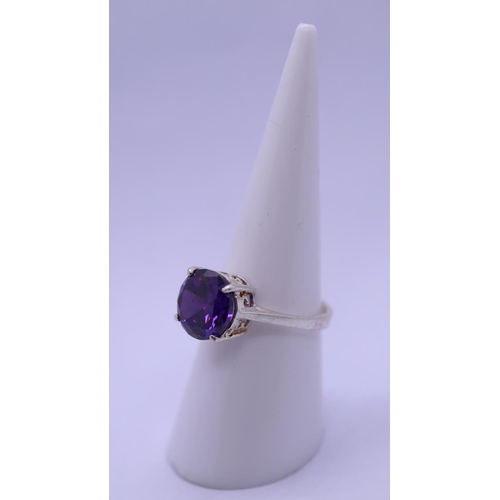 44 - Silver and amethyst ring - Size M½