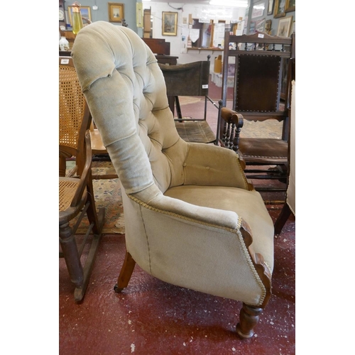 451 - Button back chair