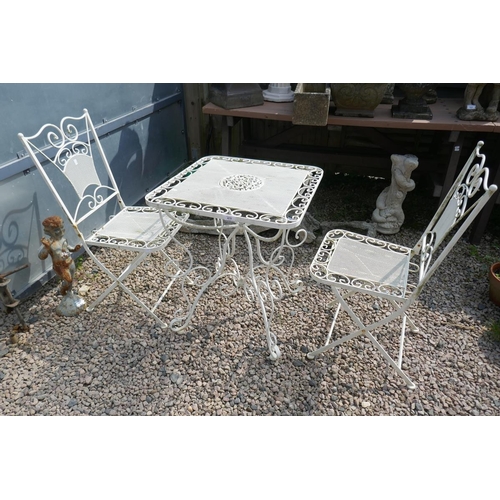 479 - Bistro table with 2 chairs