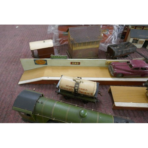 314 - Large gauge railway track, station, Flying Scotsman Engine etc