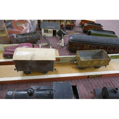 314 - Large gauge railway track, station, Flying Scotsman Engine etc