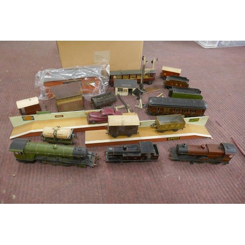 314 - Large gauge railway track, station, Flying Scotsman Engine etc