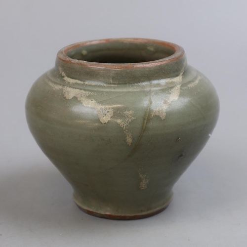 131 - Chinese Ming Celadon pot - Approx height 11cm