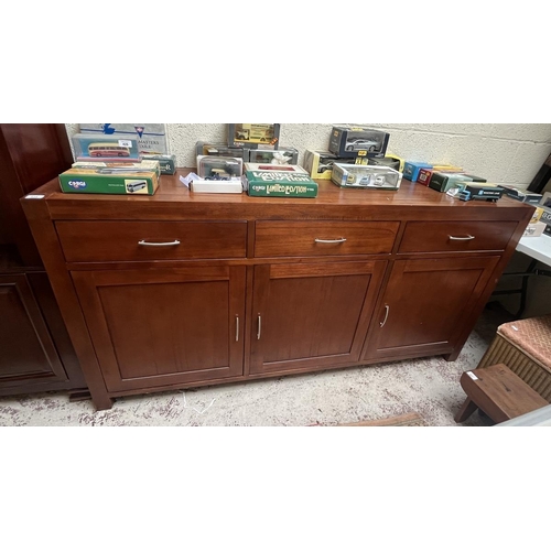 424 - Contemporary sideboard - Approx size W: 180cm D: 45cm H: 91cm