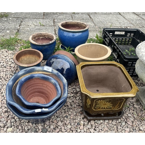 504 - Collection of plant pots