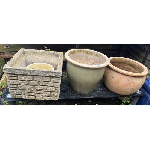 524 - Collection of garden pots