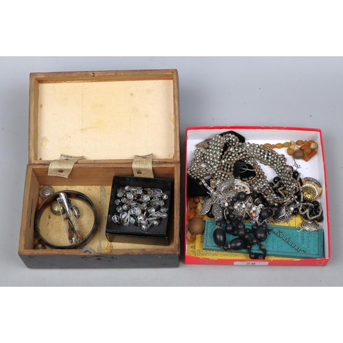 78 - Collection of jewellery